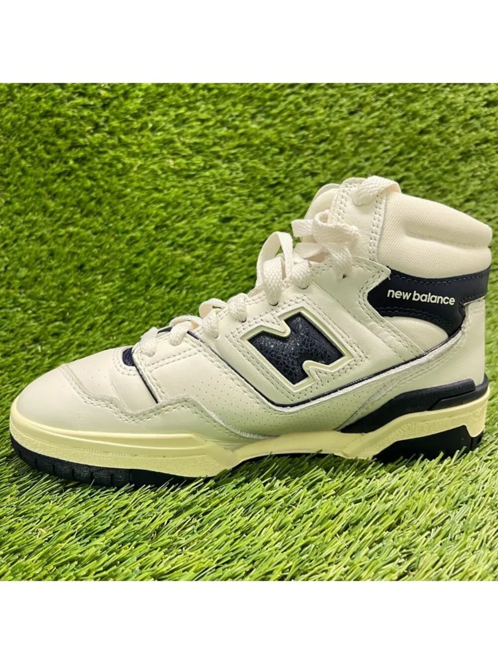 New Balance 650R Boys Size 4Y Cream Blue Athletic Outdoor Leather Shoes Sneakers